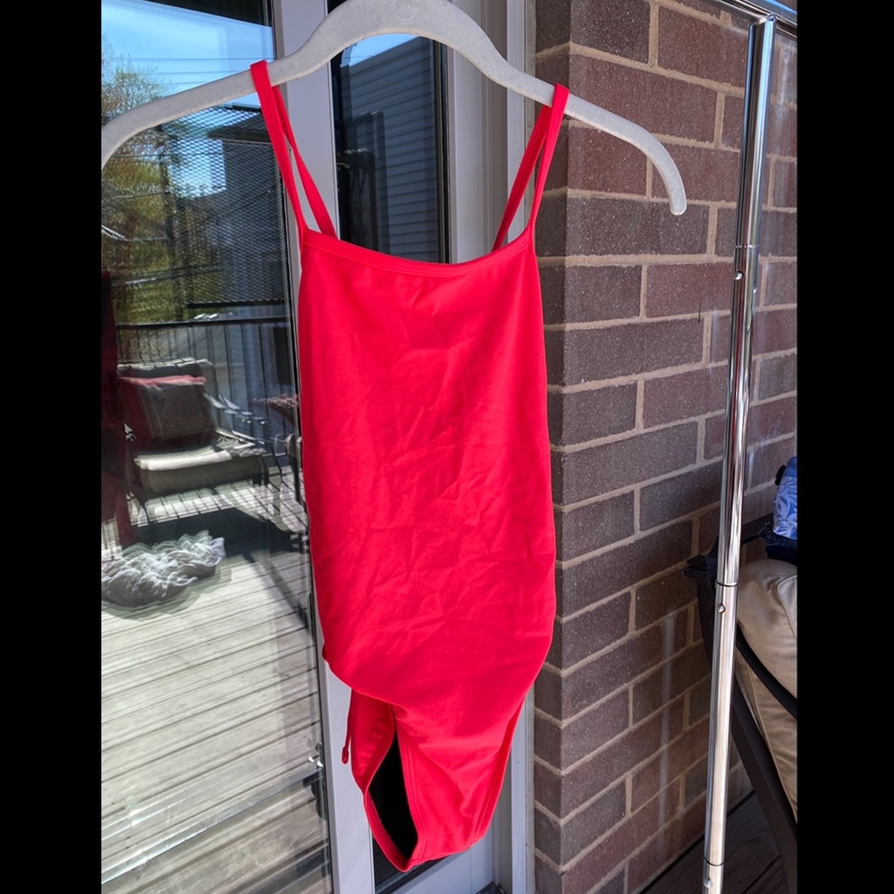 Jolyn tie-back one piece - Size 26